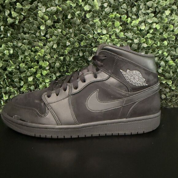 USED Jordan 1 Mid Triple Black - Size 10 Men (2018) SKU 554724-050